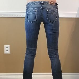 GUESS Skinny Jeans